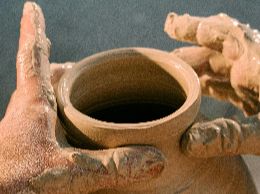 Trio artistique (poterie, mosaïque, dessin)